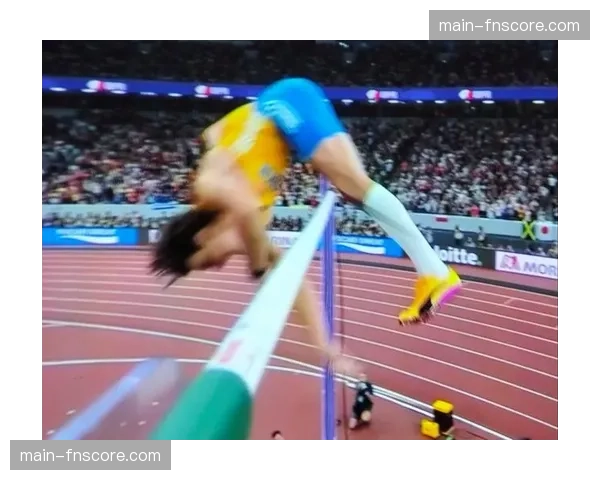 世界田径室内锦标赛：杜普兰蒂斯以6米20刷新男子撑杆跳世界纪录