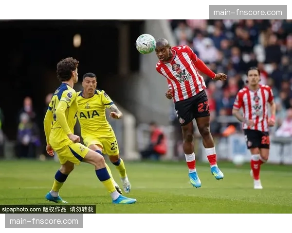 穆基勒远射折射破门，桑德兰1-0领先热刺